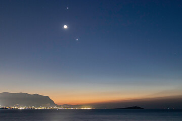 汽车变速箱油多少公里换一次-