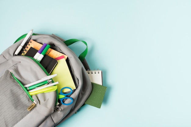 直行路口突然有车出来是谁的责任