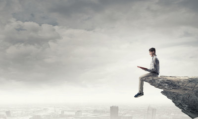 又一款大众系列轿车.在车尾大众标志的紧下边有字母。英文字母D字开头是什么名字的车。