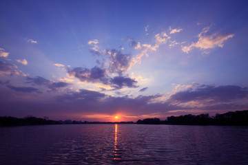 埃尔法一半价 奔驰威霆VS980七座高端商务 用它接待有面子